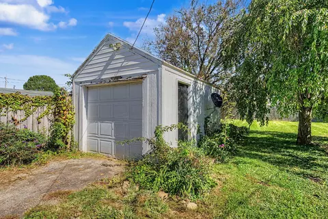 Exterior - 228 N Douglas Ave, Springfield, OH 45503 photo 7 of 12