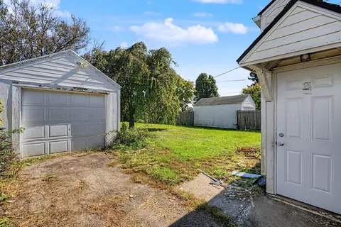 Exterior - 228 N Douglas Ave, Springfield, OH 45503 photo 6 of 12