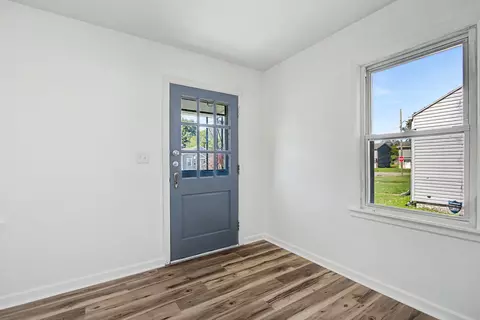 Entry Way - 228 N Douglas Ave, Springfield, OH 45503 photo 1 of 3