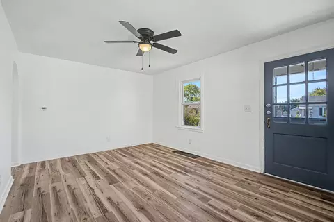 Living - 228 N Douglas Ave, Springfield, OH 45503 photo 2 of 3