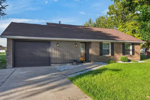 Exterior - 404 E Walnut St, Anna, OH 45302 photo 5 of 8