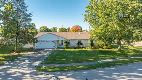 2 Apache Ct, Tipp City, OH 45371