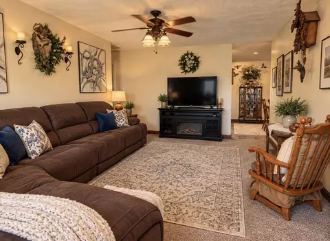 Living - 5348 Penny Pike, Springfield, OH 45502 photo 2 of 2