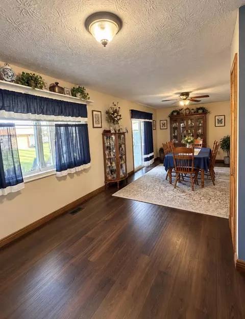 Dining - 5348 Penny Pike, Springfield, OH 45502 photo 1 of 3