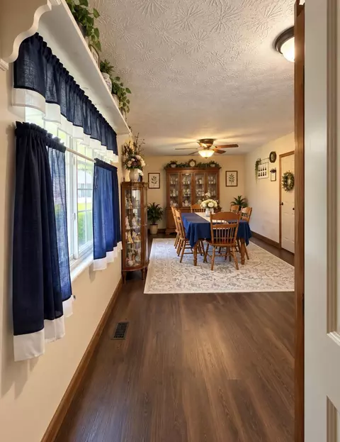 Dining - 5348 Penny Pike, Springfield, OH 45502 photo 2 of 3