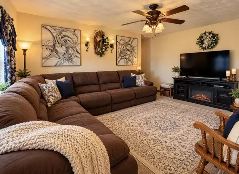 Living - 5348 Penny Pike, Springfield, OH 45502 photo 1 of 2