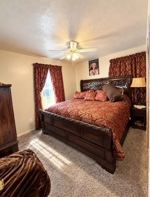 Bedroom - 5348 Penny Pike, Springfield, OH 45502 photo 4 of 6
