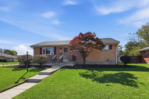 Exterior - 4413 Randall Dr, Springfield, OH 45503 photo 2 of 12