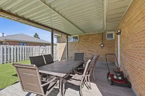Exterior - 4413 Randall Dr, Springfield, OH 45503 photo 7 of 12