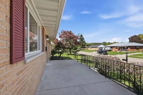 Exterior - 4413 Randall Dr, Springfield, OH 45503 photo 4 of 12