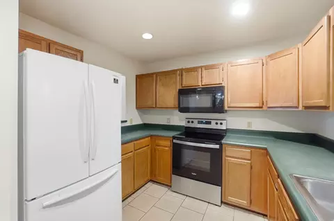 Kitchen - 1514 E Ridgeview Cir, Springfield, OH 45504 photo 3 of 3