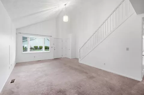 Living - 1514 E Ridgeview Cir, Springfield, OH 45504 photo 1 of 7