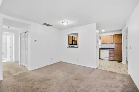 Living - 1514 E Ridgeview Cir, Springfield, OH 45504 photo 4 of 7