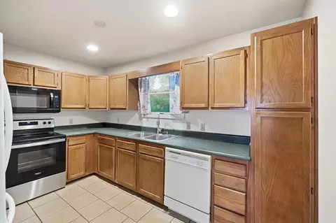 Kitchen - 1514 E Ridgeview Cir, Springfield, OH 45504 photo 1 of 3