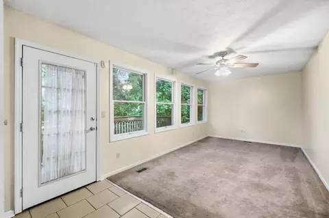 Living - 1514 E Ridgeview Cir, Springfield, OH 45504 photo 6 of 7
