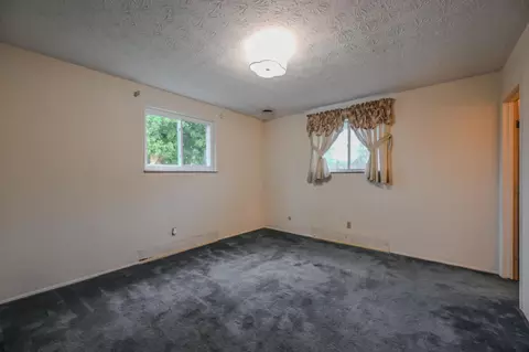 Bedroom - 5560 S Pitchin Rd, Springfield, OH 45502 photo 2 of 5