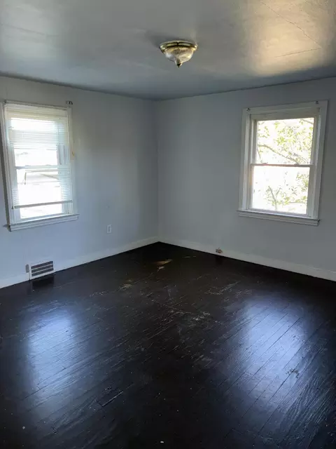Bedroom - 836-838 Rodgers Dr, Springfield, OH 45503 photo 2 of 4