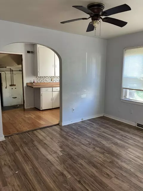 Living - 836-838 Rodgers Dr, Springfield, OH 45503 photo 1 of 5