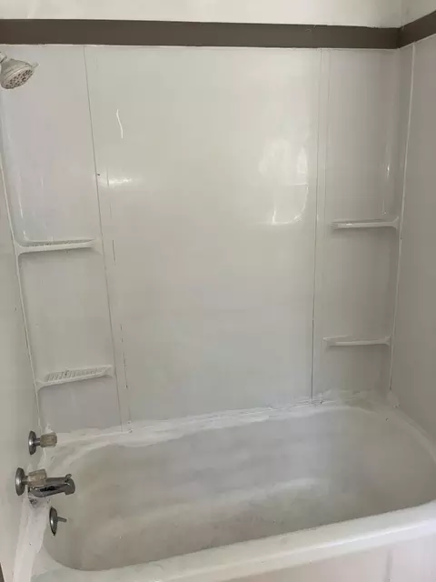 Bath - 836-838 Rodgers Dr, Springfield, OH 45503 photo 2 of 4