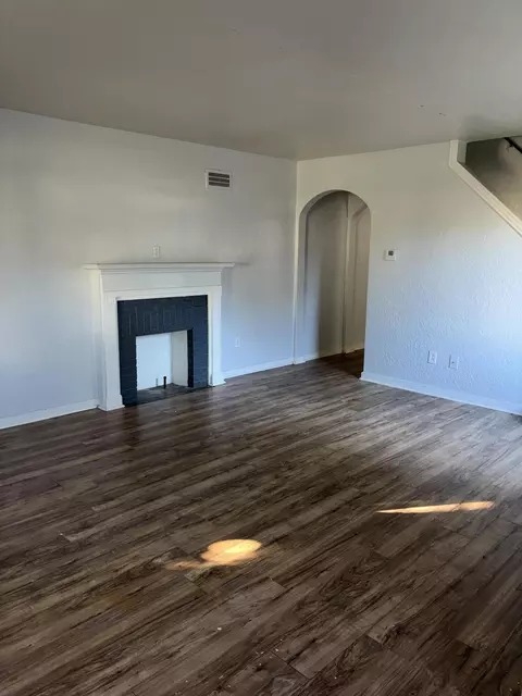 Living - 836-838 Rodgers Dr, Springfield, OH 45503 photo 2 of 5