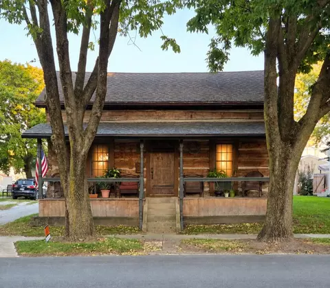 408 S Blackhoof St, Wapakoneta, OH 45895