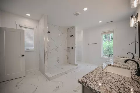 Bath - 1790 Northpoint Rd, Springfield, OH 45503 photo 3 of 6