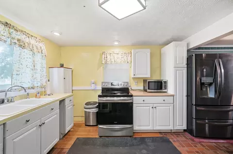 Kitchen - 7570 Troy Rd, Springfield, OH 45502 photo 4 of 4
