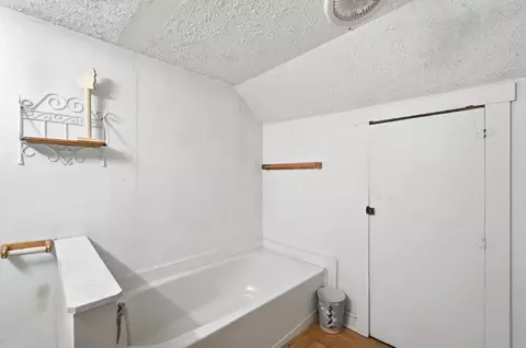 Bath - 7570 Troy Rd, Springfield, OH 45502 photo 4 of 4
