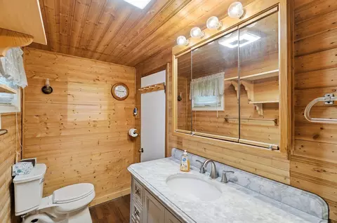 Bath - 7570 Troy Rd, Springfield, OH 45502 photo 2 of 4