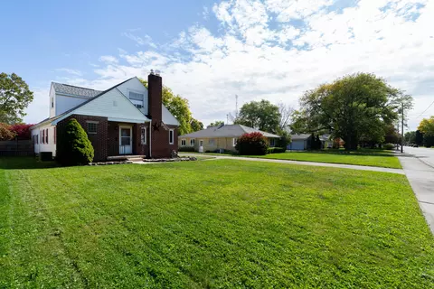 Exterior - 2420 Shawnee Blvd, Springfield, OH 45504 photo 3 of 9