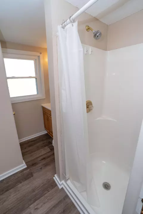 Bath - 2420 Shawnee Blvd, Springfield, OH 45504 photo 3 of 4
