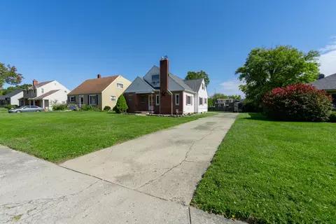 Exterior - 2420 Shawnee Blvd, Springfield, OH 45504 photo 2 of 9