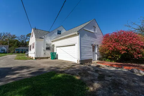 Exterior - 2420 Shawnee Blvd, Springfield, OH 45504 photo 5 of 9