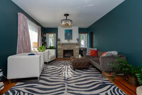 Living - 2420 Shawnee Blvd, Springfield, OH 45504 photo 2 of 4