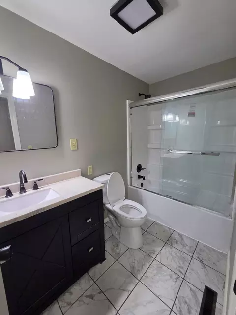 Bath - 802 Linden Ave, Celina, OH 45822 photo 2 of 4