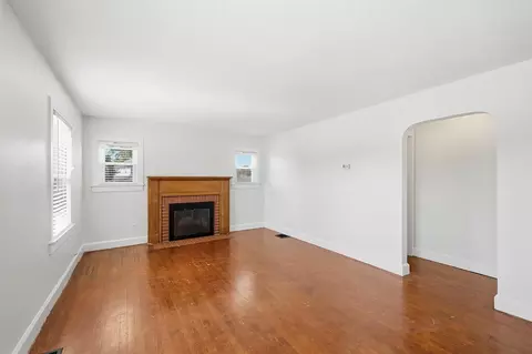 Living - 1904 Park Rd, Springfield, OH 45504 photo 1 of 3