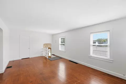 Living - 1904 Park Rd, Springfield, OH 45504 photo 2 of 3