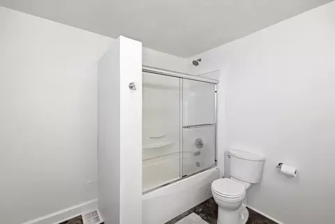 Bath - 1904 Park Rd, Springfield, OH 45504 photo 3 of 3