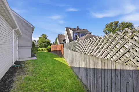 Exterior - 1904 Park Rd, Springfield, OH 45504 photo 7 of 8