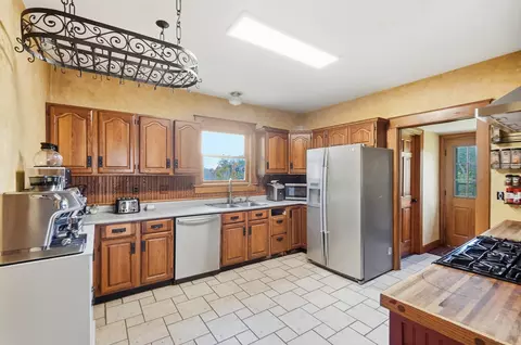 Kitchen - 5627 S Pitchin Rd, Springfield, OH 45502 photo 1 of 9