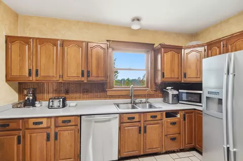 Kitchen - 5627 S Pitchin Rd, Springfield, OH 45502 photo 2 of 9