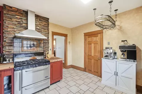 Kitchen - 5627 S Pitchin Rd, Springfield, OH 45502 photo 4 of 9