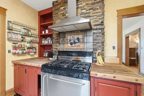 Kitchen - 5627 S Pitchin Rd, Springfield, OH 45502 photo 6 of 9