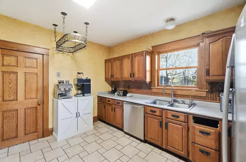 Kitchen - 5627 S Pitchin Rd, Springfield, OH 45502 photo 3 of 9