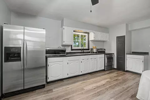 Kitchen - 3842 Fairfield Pike, Springfield, OH 45502 photo 4 of 5
