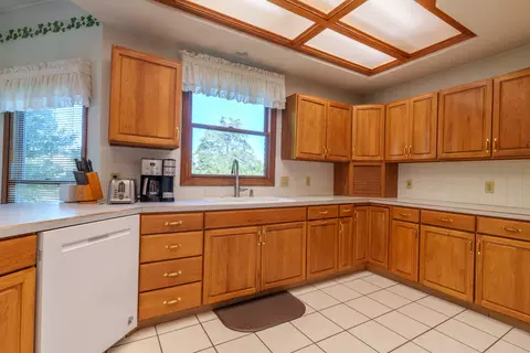 Kitchen - 16610 E Mason Rd, Sidney, OH 45365 photo 2 of 6