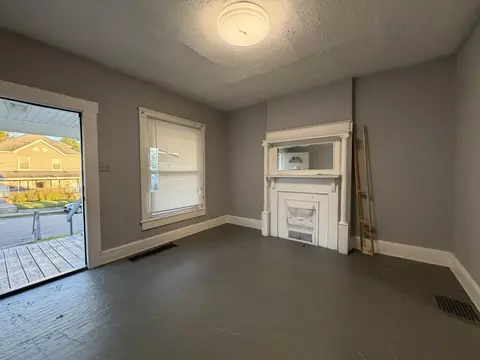 Living - 1001-1003 Garfield Ave, Springfield, OH 45504 photo 2 of 3