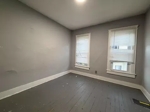 Bedroom - 1001-1003 Garfield Ave, Springfield, OH 45504 photo 2 of 2