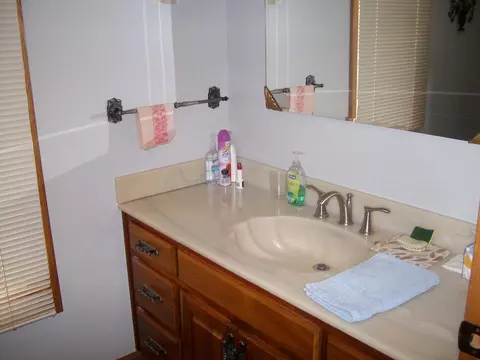 Bath - 328 Johnson Ave, Celina, OH 45822 photo 4 of 7