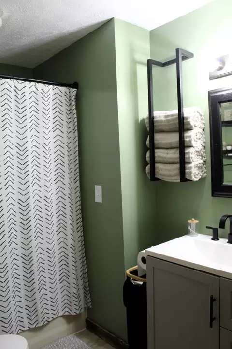 Bath - 3675 Calhoun Dr, Springfield, OH 45505 photo 1 of 2